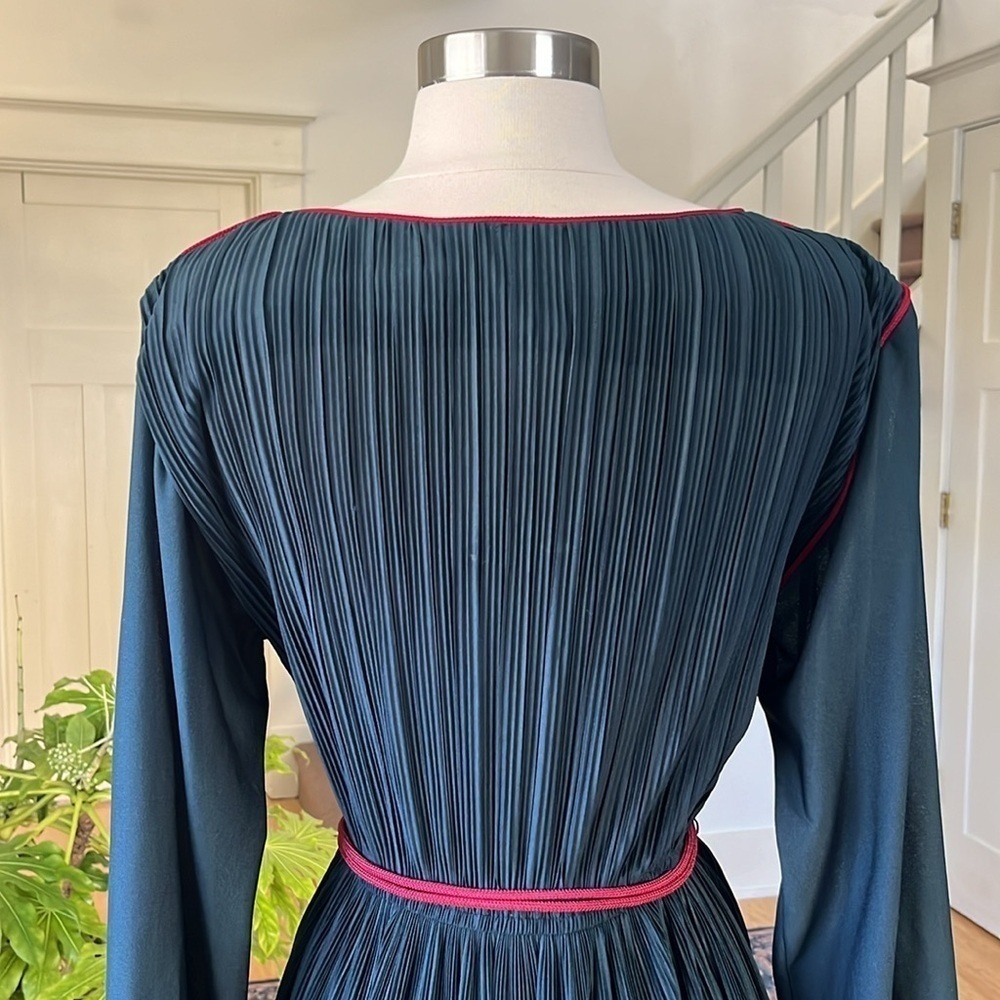 VINTAGE Hal Ferman Accordion Pleated Dress in Navy Size Small - Picture 3 of 13